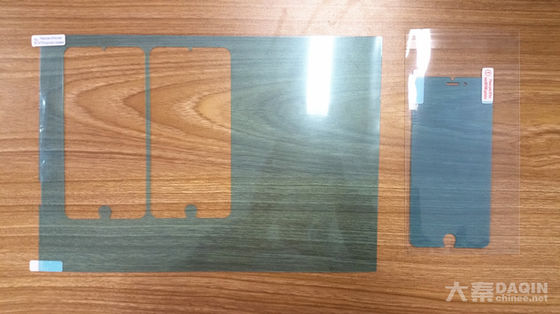 उच्च कटिंग सटीकता और कूलिंग मॉडल सर्कुलेटिंग वाटर कूलिंग के साथ एयर कूलिंग स्क्रीन प्रोटेक्टर लेजर कटिंग मशीन