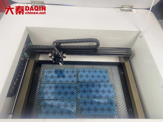 30W 40W 110V- 220V लकड़ी/एमडीएफ/एरिलिक/प्लाईवुड/प्लास्टिक/रबर सीएनसी गैर धातु लेजर अंकन काटने की मशीन
