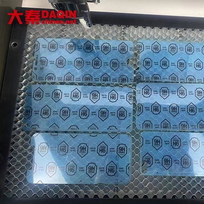 Daqin नैनो टेम्पर्ड ग्लास स्क्रीन प्रोटेक्टर लेजर कटिंग मशीन 50W उत्कीर्णन के साथ