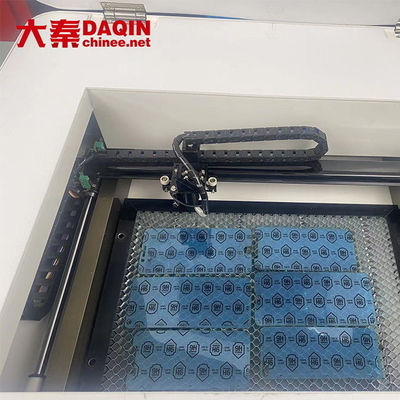 टेम्पर्ड ग्लास 30W के लिए Daqin स्क्रीन रक्षक लेजर कटिंग मशीन
