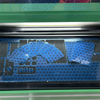 Daqin 1300W मोबाइल फोन टेम्पर्ड ग्लास स्क्रीन प्रोटेक्टर लेजर कटिंग मशीन निर्माता