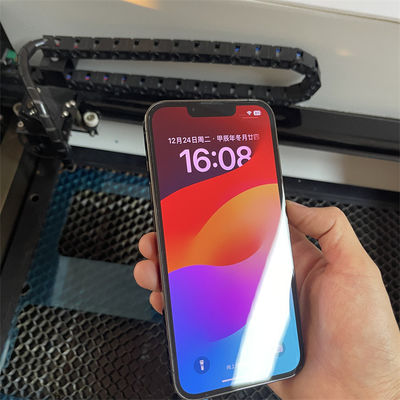 आवर्ती जल शीतलन के साथ अनुकूलन योग्य स्क्रीन रक्षक लेजर उत्कीर्णन मशीन