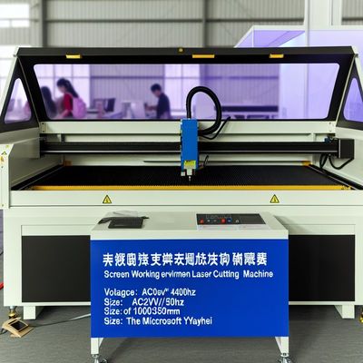 इनडोर कार्य वातावरण स्क्रीन प्रोटेक्टर लेजर कटिंग मशीन AC220V/50Hz वोल्टेज 1000*800*800mm आकार